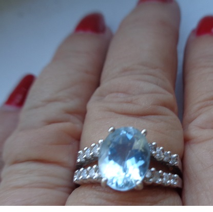 xxM1363M Aquamarine and diamond 14 k white gold ring	